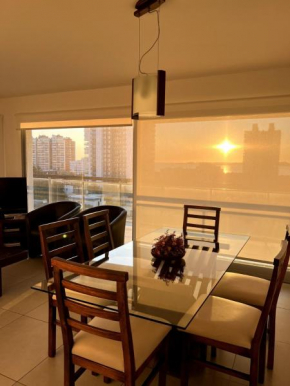 Alquiler apto Torre Francia con parrillero Punta del Este